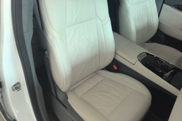 Used Zeekr 009 2024 7-Seater Walk-through Version 4WD 140 kWh Right Front Seat