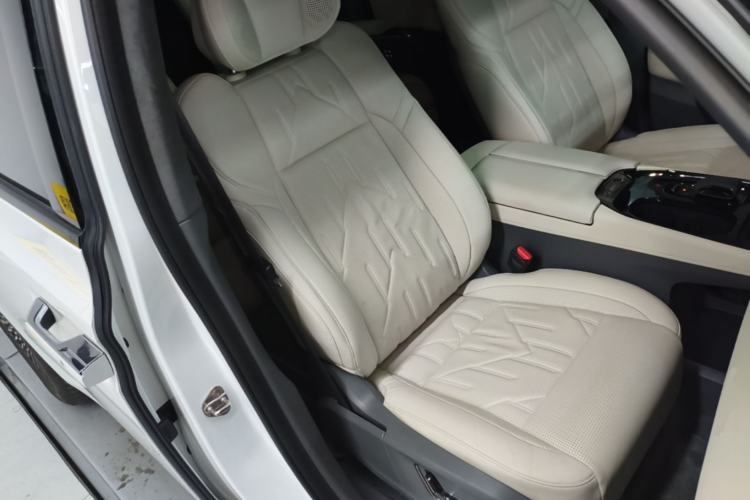 Used Zeekr 009 2024 Six-Seat Executive Version 4WD 108 kWh Right Front Seat