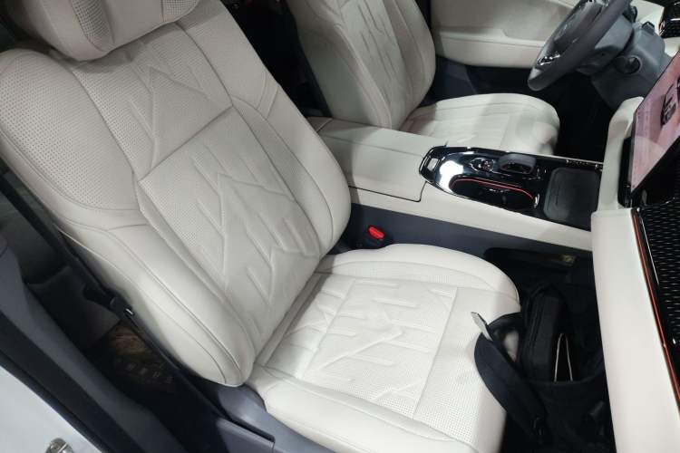 Used Zeekr 009 2024 Six-Seat Executive Version 4WD 108 kWh Right Front Seat