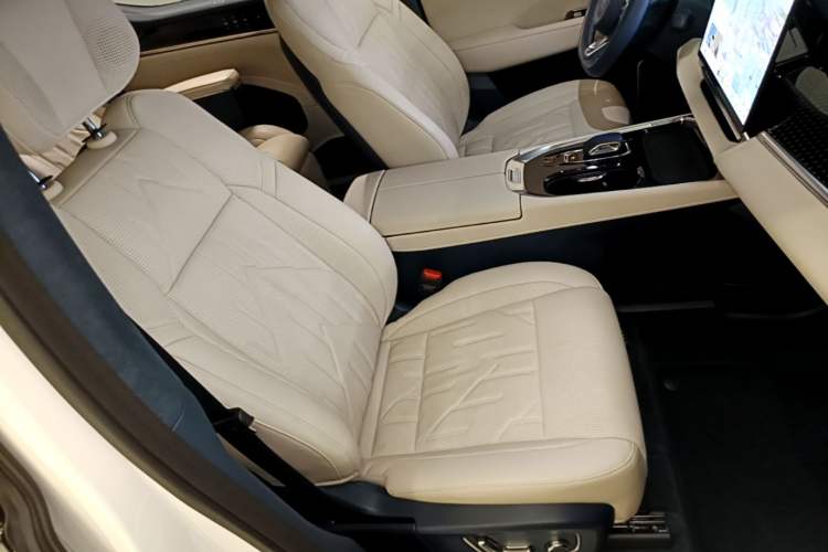 Used Zeekr 009 2024 7-Seater Aisle Version 108 kWh Right Front Seat