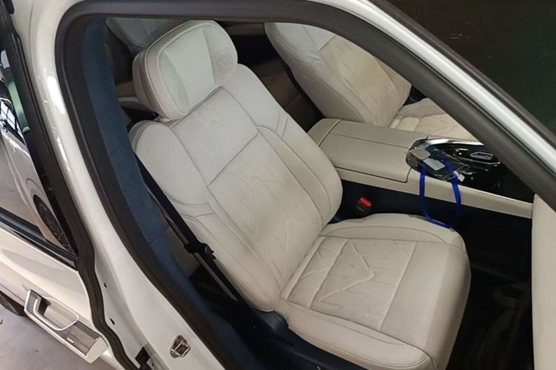 Used Zeekr 009 2024 7-Seater Walk-Through Version Four-Wheel Drive 108 kWh Right Front Seat