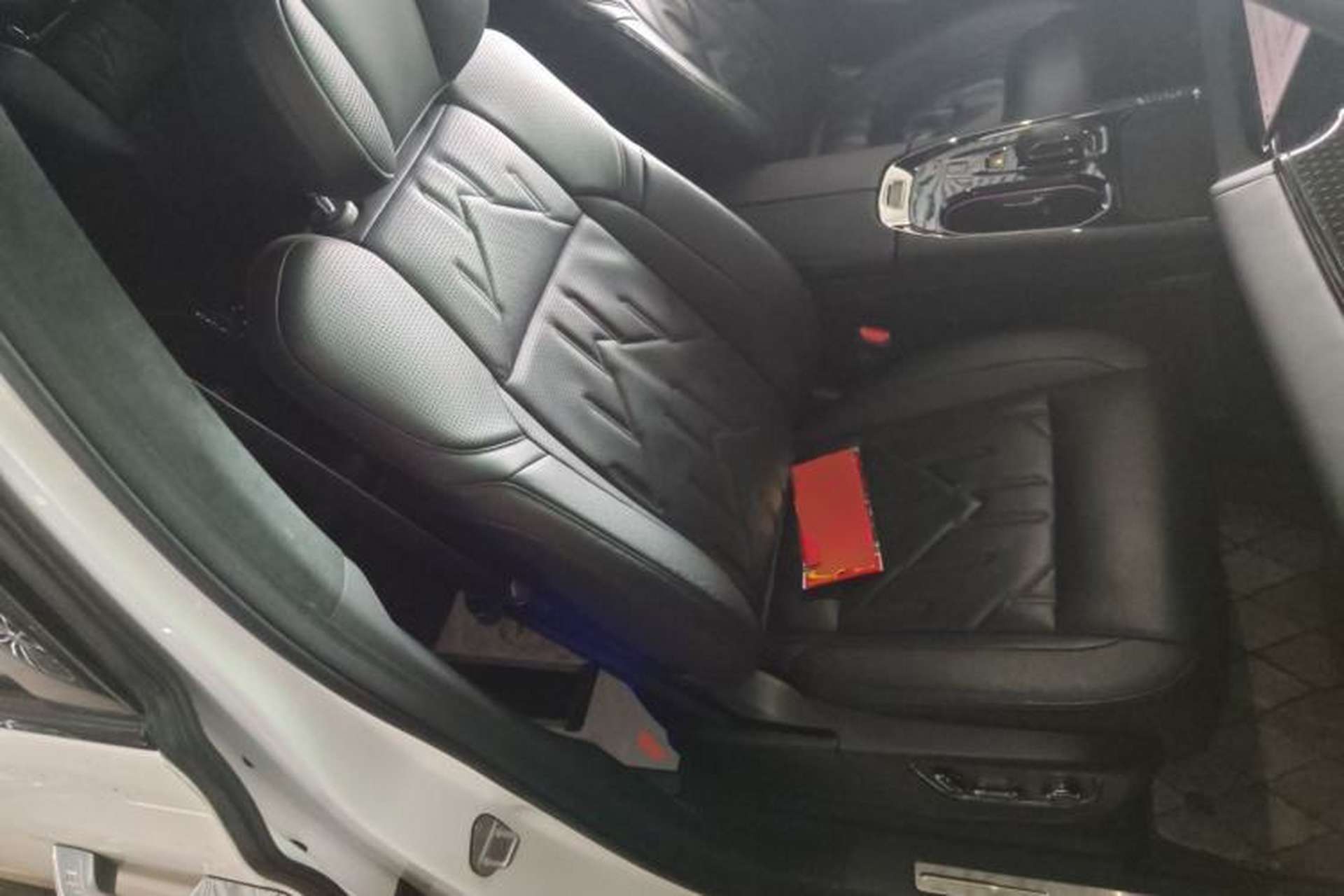 Used Zeekr 009 2024 7-Seater Walk-Through Version Four-Wheel Drive 108 kWh Right Front Seat