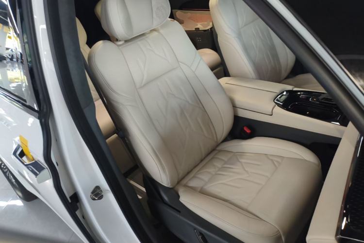 Used Zeekr 009 2024 Six-Seat Executive Version 4WD 108 kWh Right Front Seat
