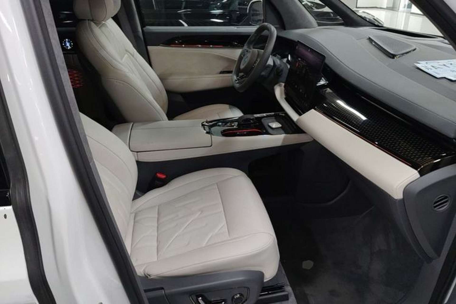Used Zeekr 009 2024 7-Seater Walk-Through Version Four-Wheel Drive 108 kWh Right Front Seat