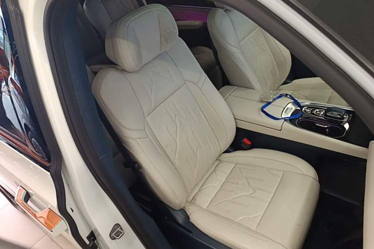 Used Zeekr 009 2024 7-Seater Walk-Through Version Four-Wheel Drive 108 kWh Right Front Seat