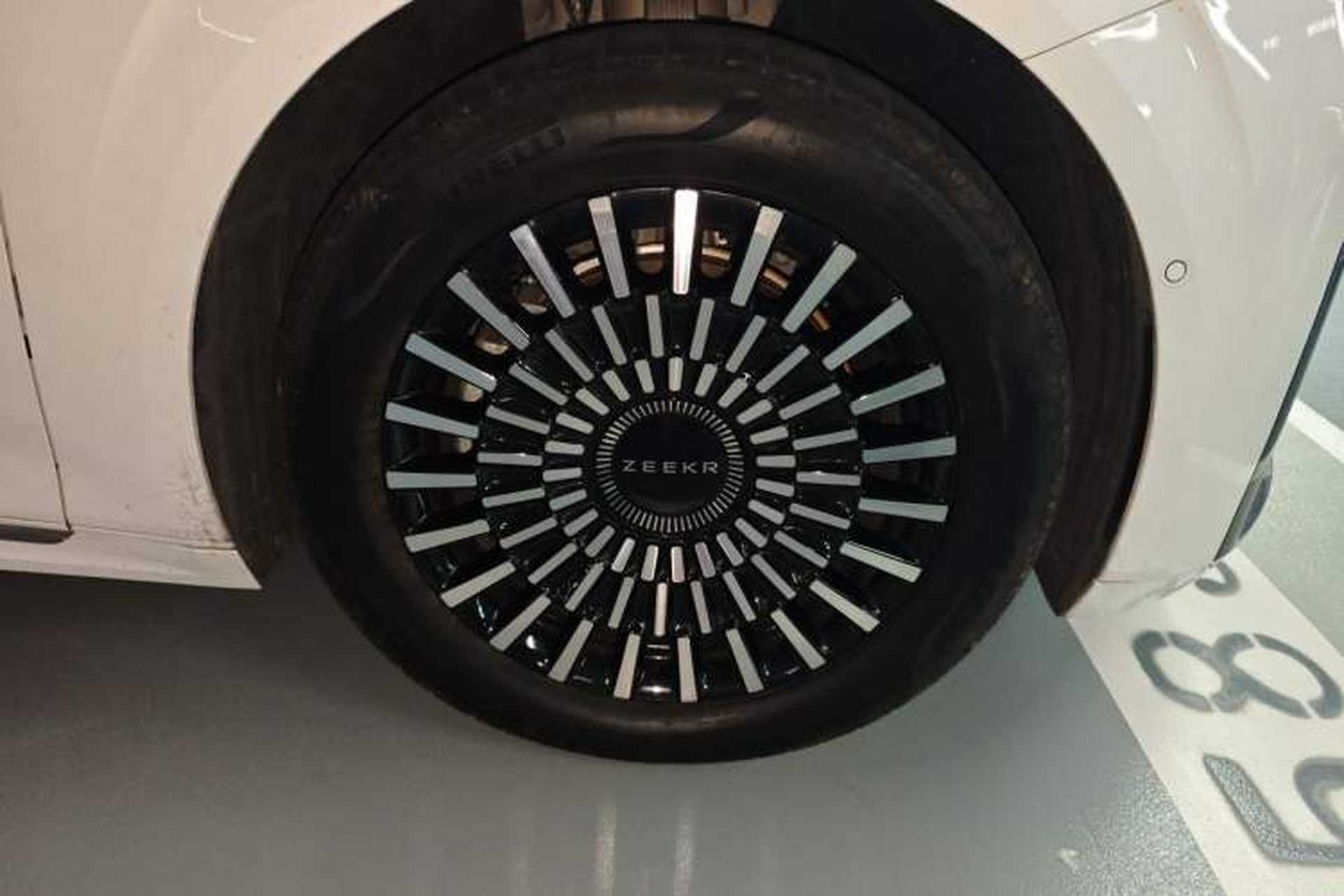 Used Zeekr 009 2024 7-Seater Walk-Through Version Four-Wheel Drive 108 kWh Right Front Wheel Hub