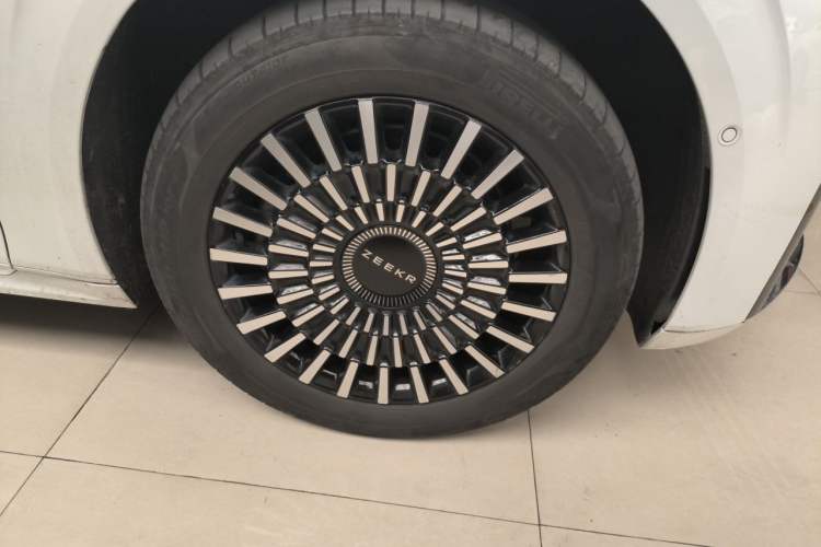 Used Zeekr 009 2024 7-Seater Walk-Through Version Four-Wheel Drive 108 kWh Right Front Wheel Hub