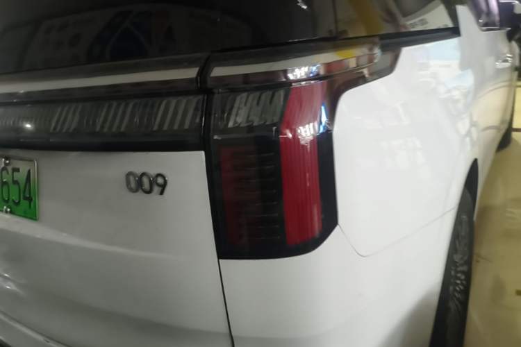 Used Zeekr 009 2024 Six-Seat Executive Version 4WD 140 kWh Right Rear Taillight