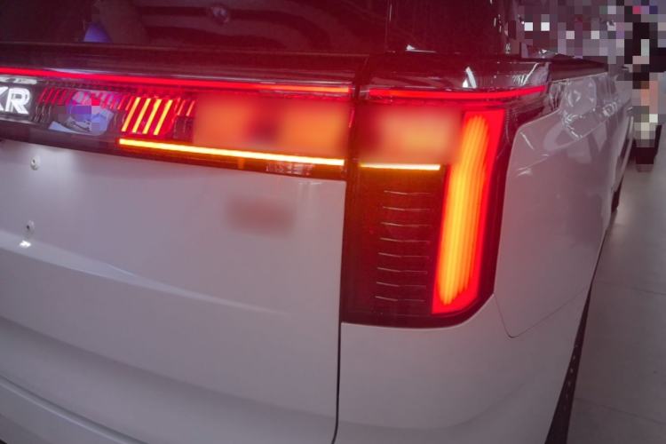 Used Zeekr 009 2024 Six-Seat Executive Version 4WD 108 kWh Right Rear Taillight
