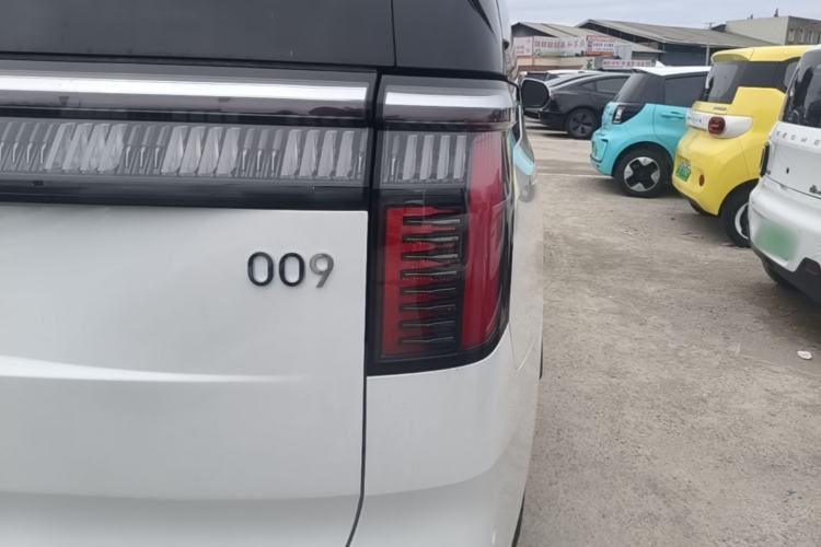 Used Zeekr 009 2024 Six-Seat Executive Version 4WD 140 kWh Right Rear Taillight