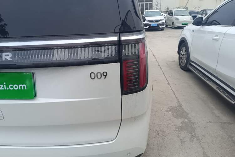 Used Zeekr 009 2024 Six-Seat Executive Version 4WD 108 kWh Right Rear Taillight