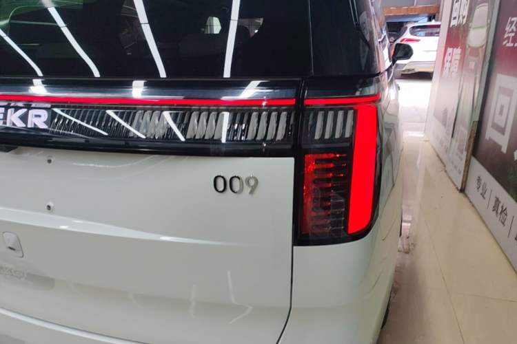 Used Zeekr 009 2024 Six-Seat Executive Version 4WD 108 kWh Right Rear Taillight