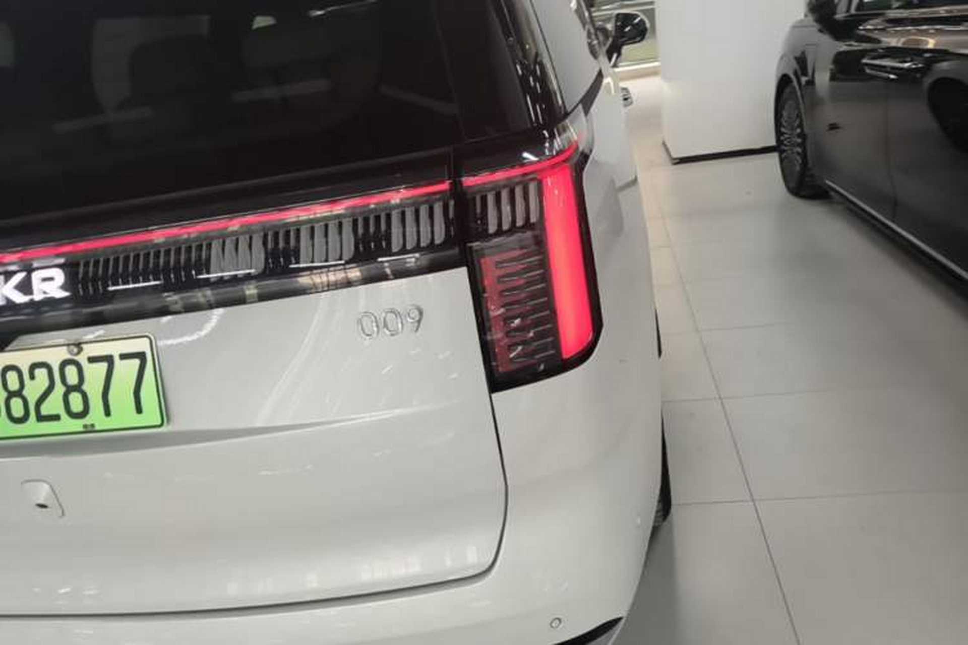 Used Zeekr 009 2024 7-Seater Walk-Through Version Four-Wheel Drive 108 kWh Right Rear Taillight