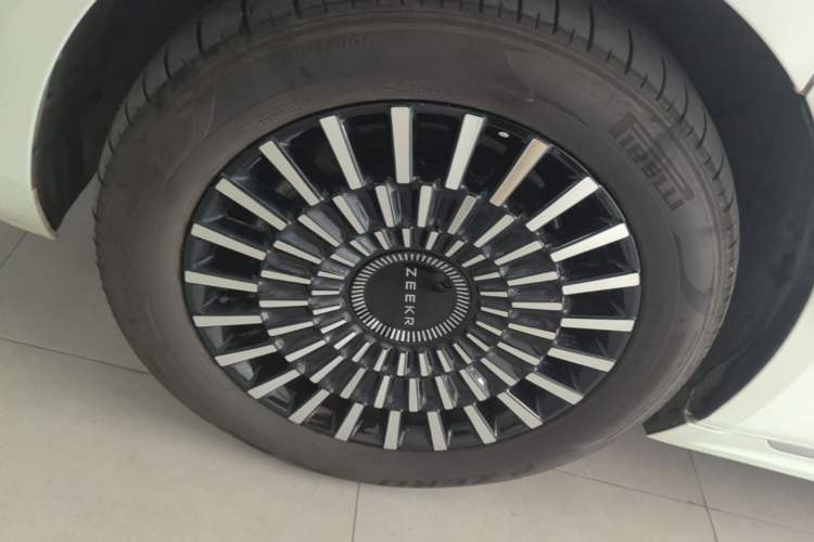 Used Zeekr 009 2024 7-Seater Walk-through Version 4WD 140 kWh Right Rear Wheel Hub
