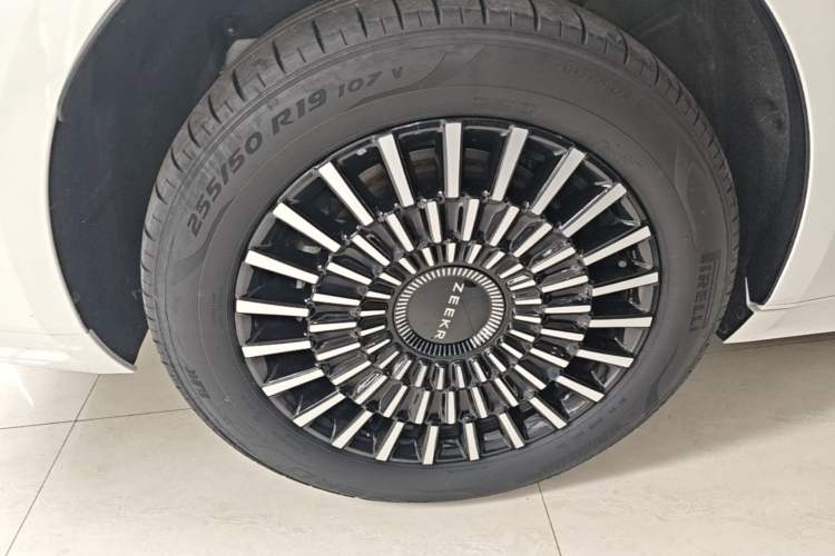 Used Zeekr 009 2024 7-Seater Walk-Through Version Four-Wheel Drive 108 kWh Right Rear Wheel Hub