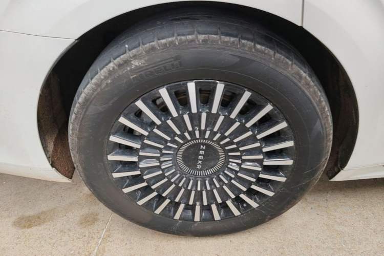 Used Zeekr 009 2024 Six-Seat Executive Version 4WD 108 kWh Right Rear Wheel Hub