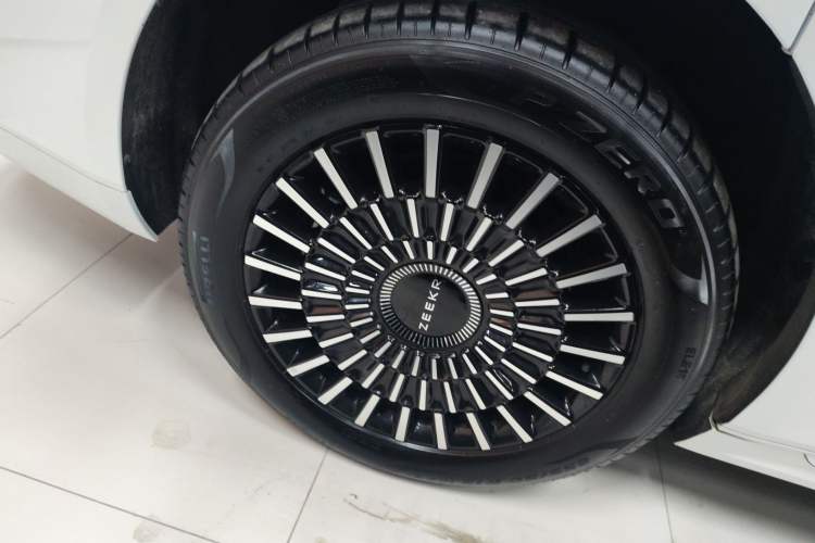 Used Zeekr 009 2024 Six-Seat Executive Version 4WD 108 kWh Right Rear Wheel Hub