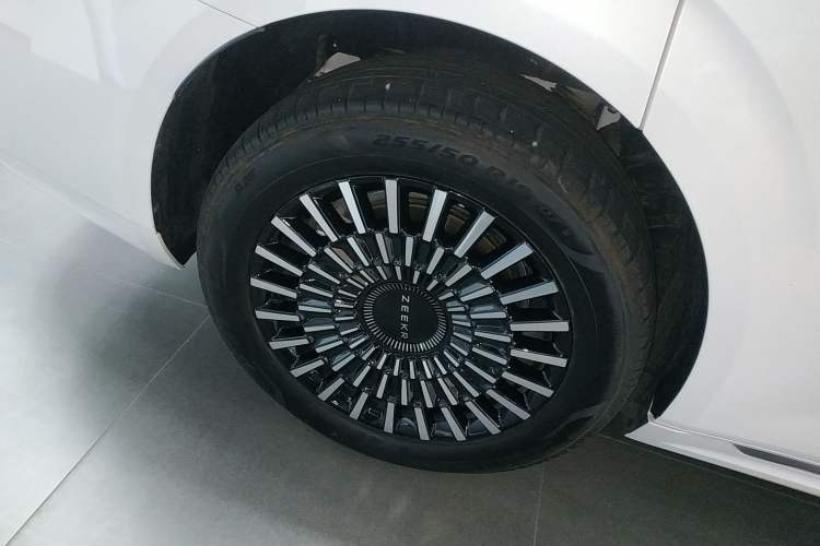 Used Zeekr 009 2024 Six-Seat Executive Version 4WD 108 kWh Right Rear Wheel Hub