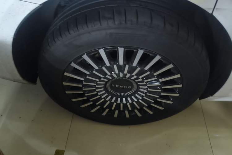 Used Zeekr 009 2024 Six-Seat Executive Version 4WD 140 kWh Right Rear Wheel Hub
