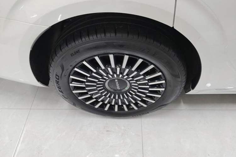 Used Zeekr 009 2024 7-Seater Walk-Through Version Four-Wheel Drive 108 kWh Right Rear Wheel Hub