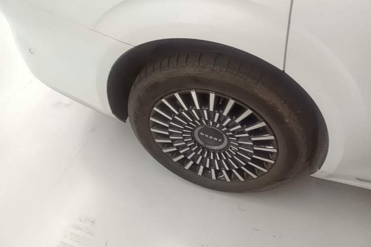 Used Zeekr 009 2024 7-Seater Aisle Version 108 kWh Right Rear Wheel Hub