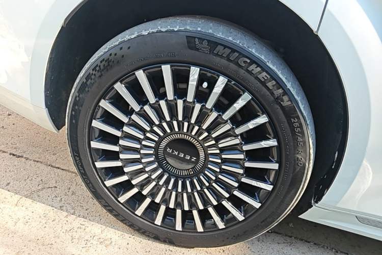 Used Zeekr 009 2024 Six-Seat Executive Version 4WD 108 kWh Right Rear Wheel Hub