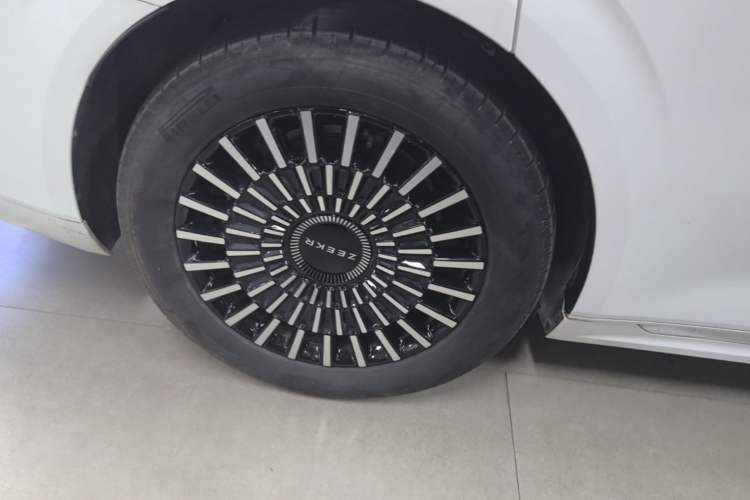 Used Zeekr 009 2024 Six-Seat Executive Version 4WD 108 kWh Right Rear Wheel Hub