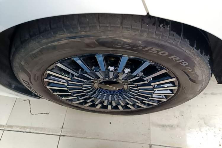 Used Zeekr 009 2024 Six-Seat Executive Version 4WD 108 kWh Right Rear Wheel Hub