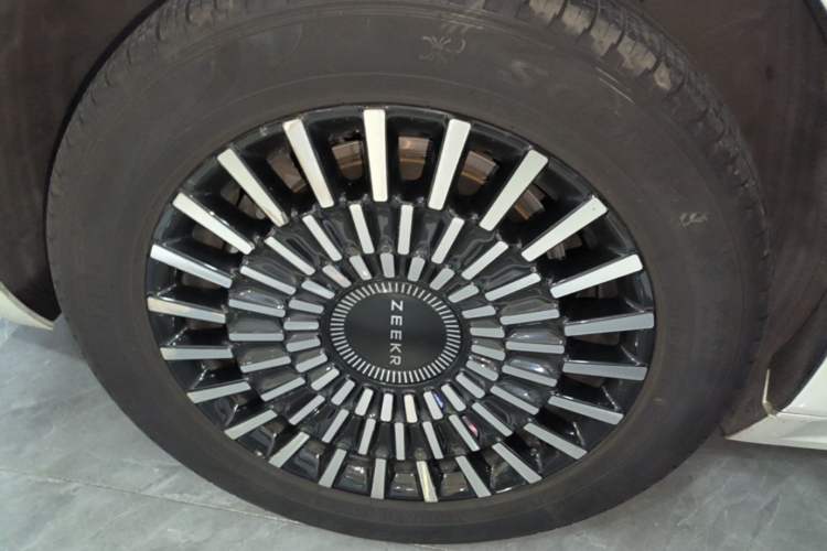 Used Zeekr 009 2024 Six-Seat Executive Version 4WD 108 kWh Right Rear Wheel Hub