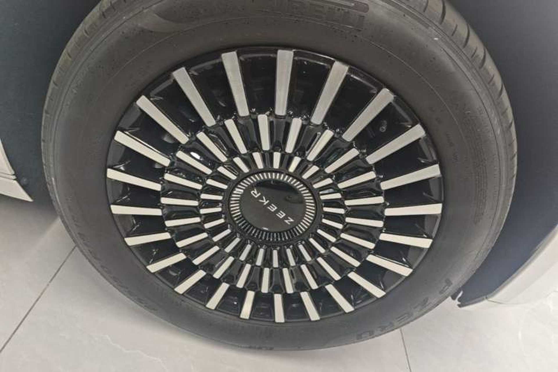 Used Zeekr 009 2024 Six-Seat Executive Version 4WD 108 kWh Right Rear Wheel Hub