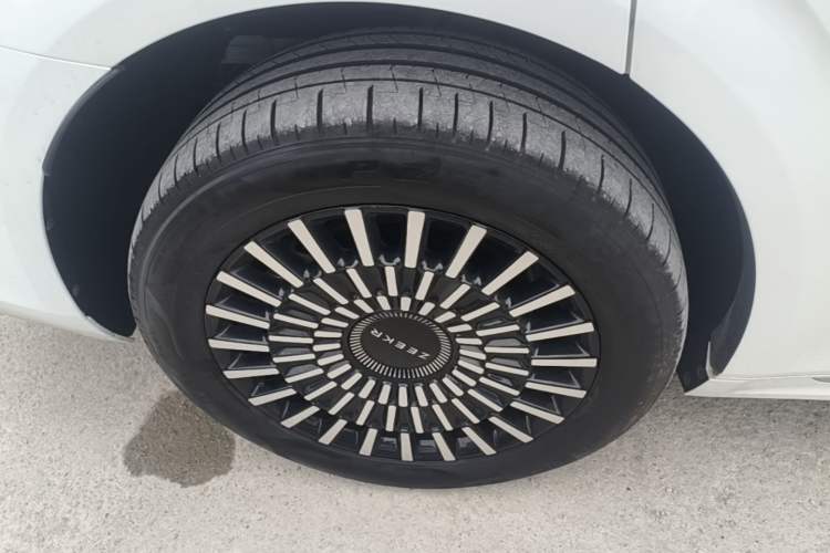 Used Zeekr 009 2024 Six-Seat Executive Version 4WD 140 kWh Right Rear Wheel Hub
