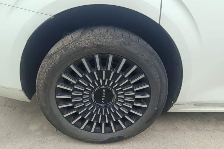 Used Zeekr 009 2024 Six-Seat Executive Version 4WD 108 kWh Right Rear Wheel Hub