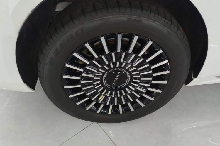 Used Zeekr 009 2024 Six-Seat Executive Version 4WD 108 kWh Right Rear Wheel Hub
