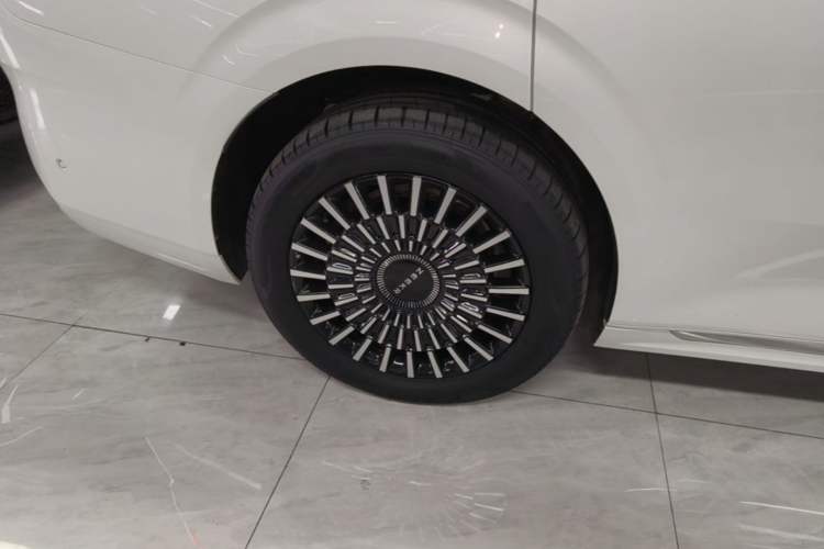 Used Zeekr 009 2024 7-Seater Walk-Through Version Four-Wheel Drive 108 kWh Right Rear Wheel Hub