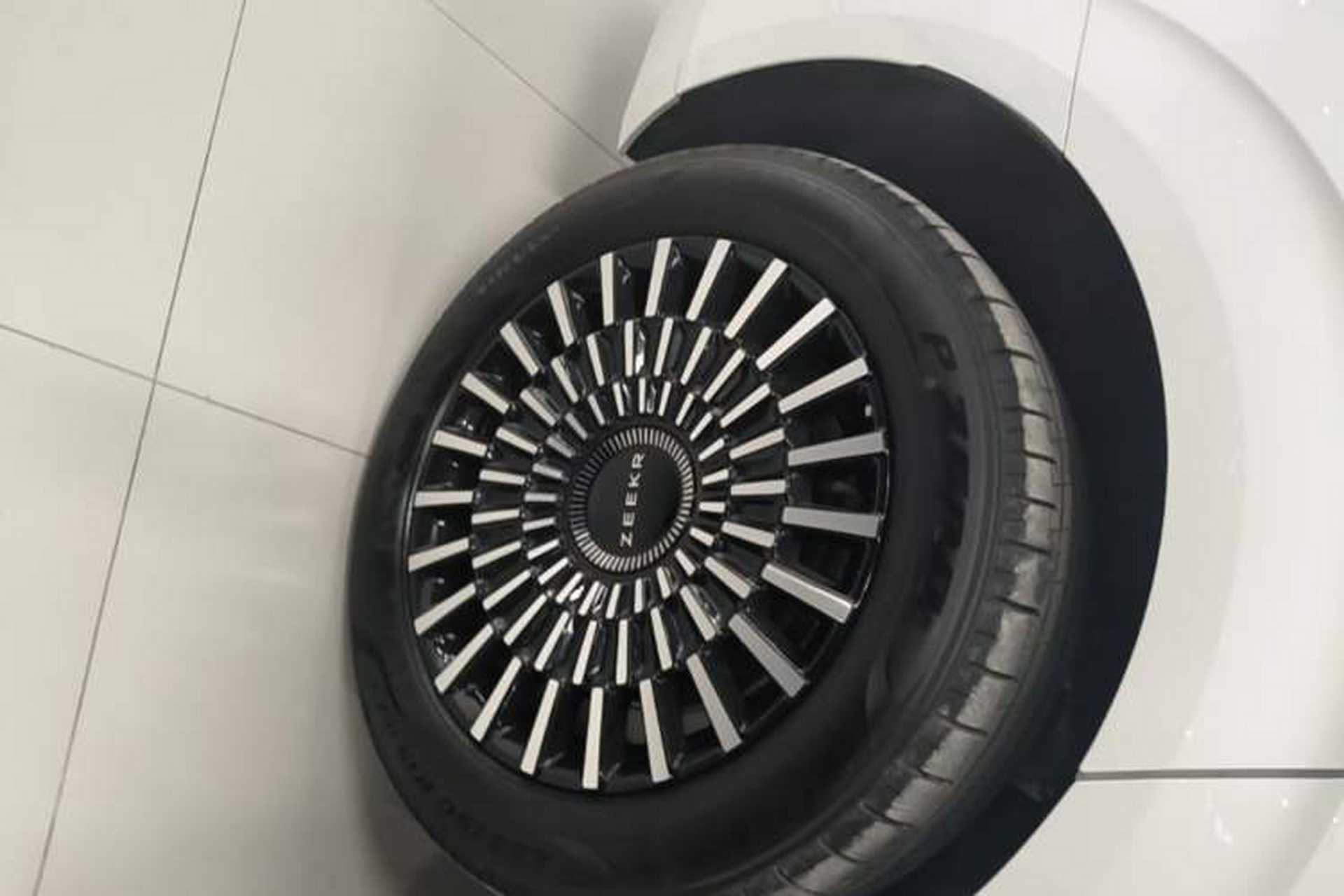 Used Zeekr 009 2024 7-Seater Walk-Through Version Four-Wheel Drive 108 kWh Right Rear Wheel Hub