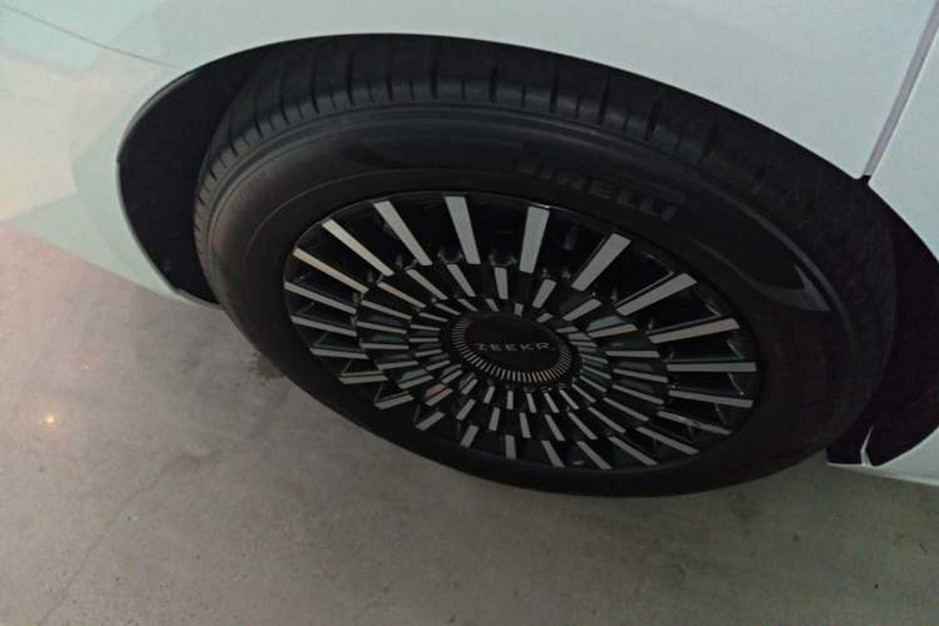 Used Zeekr 009 2024 7-Seater Walk-Through Version Four-Wheel Drive 108 kWh Right Rear Wheel Hub