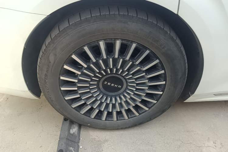 Used Zeekr 009 2024 Six-Seat Executive Version 4WD 108 kWh Right Rear Wheel Hub