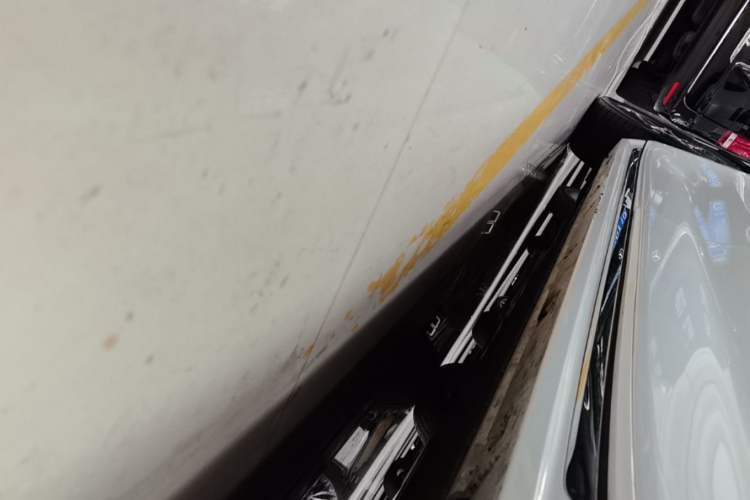 Used Zeekr 009 2024 Six-Seat Executive Version 4WD 108 kWh Right Side Sill