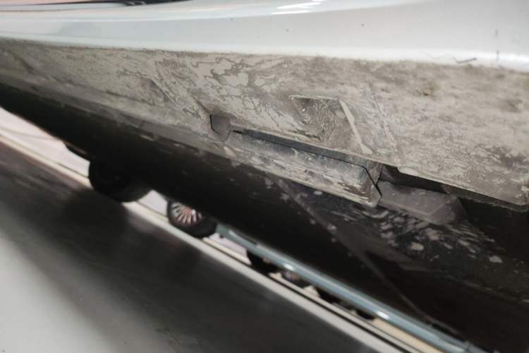 Used Zeekr 009 2024 Six-Seat Executive Version 4WD 108 kWh Right Side Sill