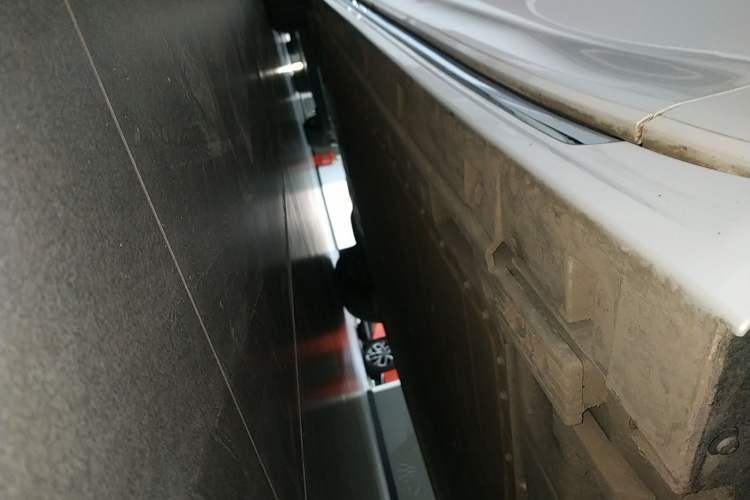 Used Zeekr 009 2024 Six-Seat Executive Version 4WD 108 kWh Right Side Sill