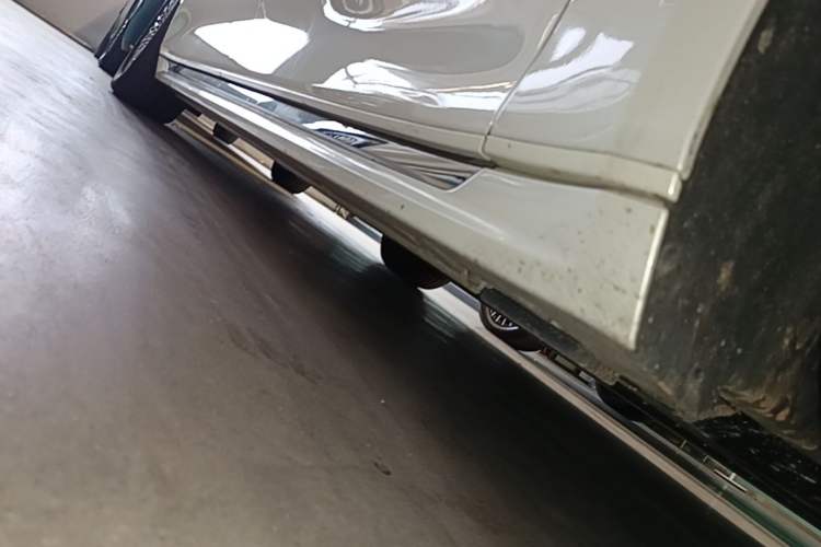Used Zeekr 009 2024 7-Seater Walk-Through Version Four-Wheel Drive 108 kWh Right Side Sill