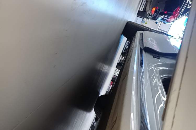 Used Zeekr 009 2024 7-Seater Aisle Version 108 kWh Right Side Sill