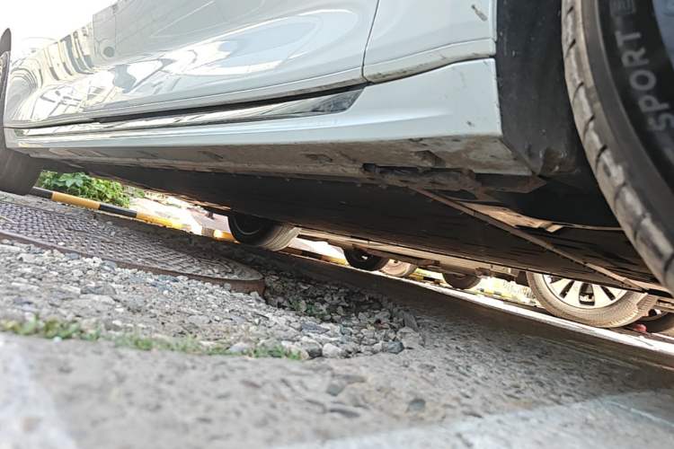 Used Zeekr 009 2024 Six-Seat Executive Version 4WD 108 kWh Right Side Sill