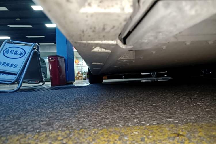 Used Zeekr 009 2024 Six-Seat Executive Version 4WD 108 kWh Right Side Sill