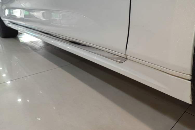 Used Zeekr 009 2024 Six-Seat Executive Version 4WD 108 kWh Right Side Sill