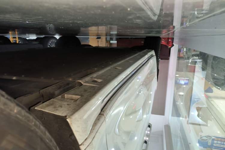 Used Zeekr 009 2024 Six-Seat Executive Version 4WD 108 kWh Right Side Sill
