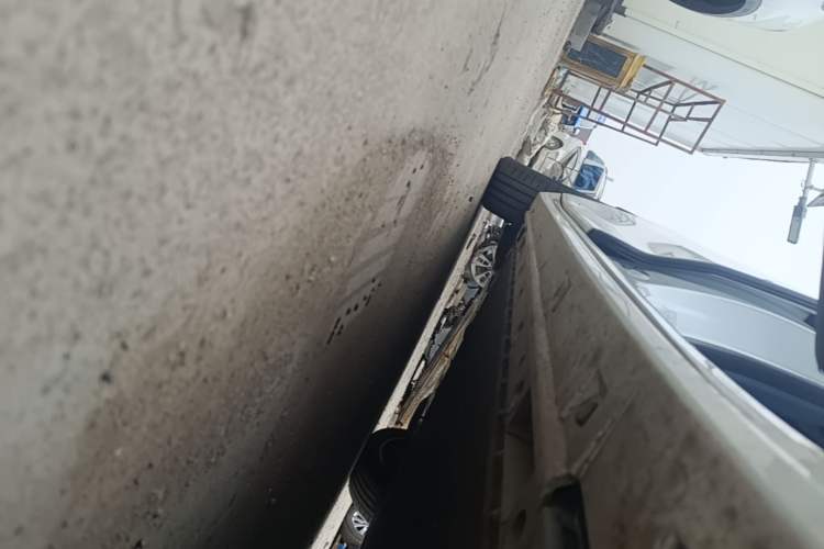 Used Zeekr 009 2024 Six-Seat Executive Version 4WD 108 kWh Right Side Sill