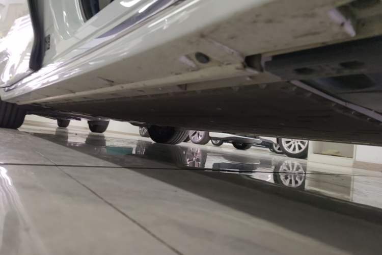Used Zeekr 009 2024 7-Seater Walk-Through Version Four-Wheel Drive 108 kWh Right Side Sill