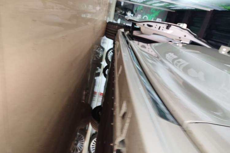 Used Zeekr 009 2024 Six-Seat Executive Version 4WD 108 kWh Right Side Sill