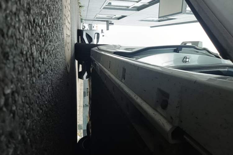 Used Zeekr 009 2024 Six-Seat Executive Version 4WD 108 kWh Right Side Sill